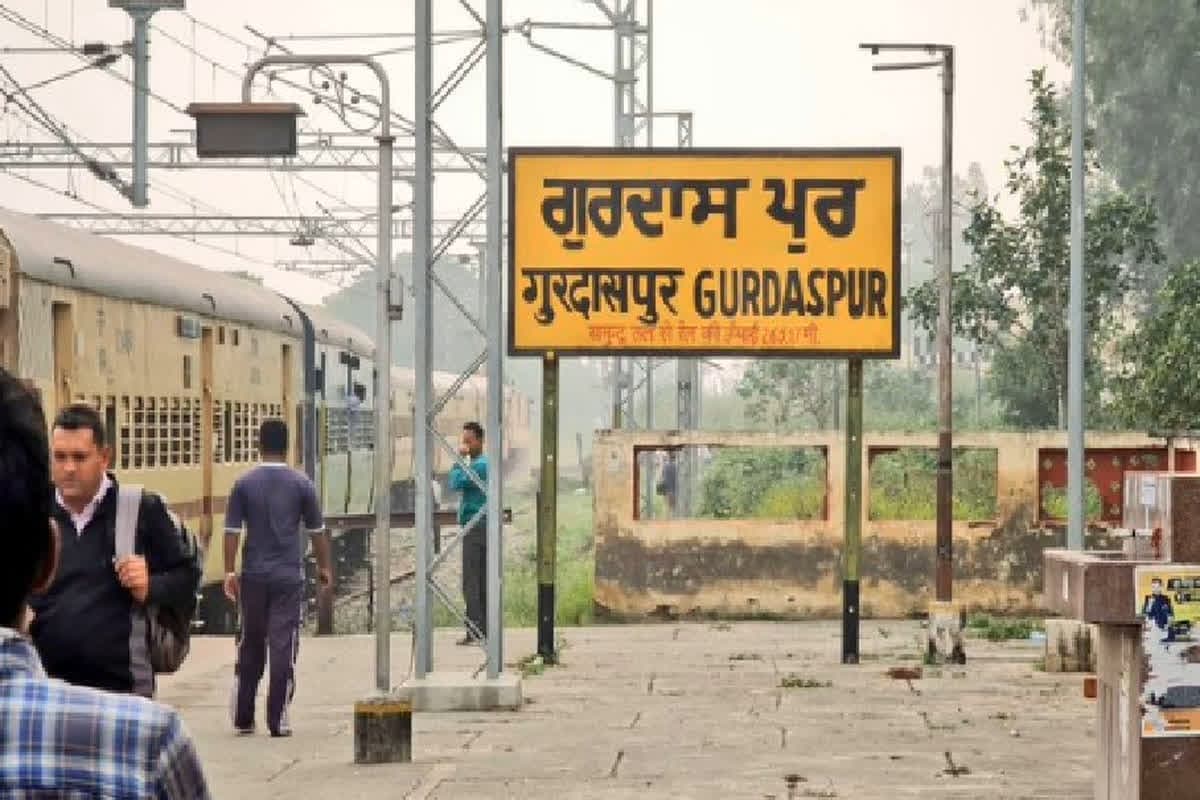 Gurdaspur Blackout Time: रात 9 से सुबह 5 बजे तक गुरदासपुर में रहेगा ब्लैक आउट, भारत-पाक तनाव के बीच प्रशासन ने लिया बड़ा फैसला