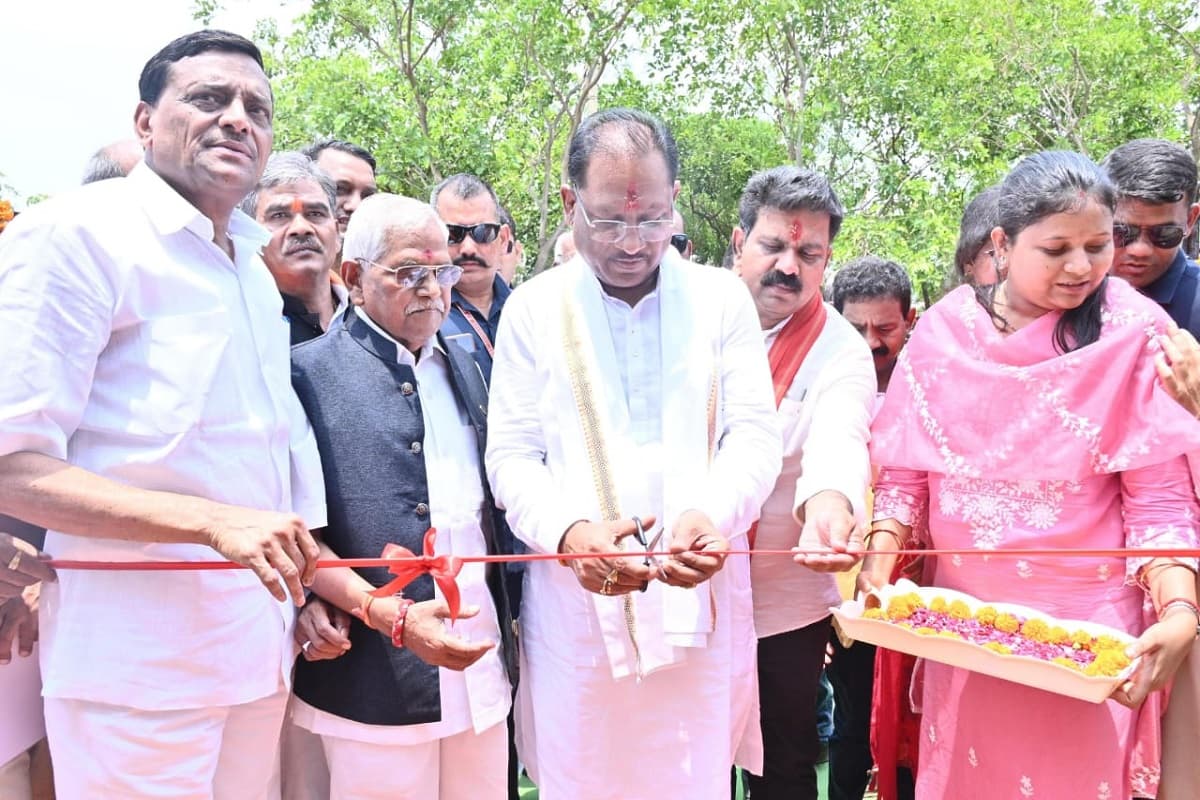 CG News: सीएम साय ने 226 अटल आवासों का किया लोकार्पण, हितग्राहियों को सौंपी सपनों के घर की चाबी