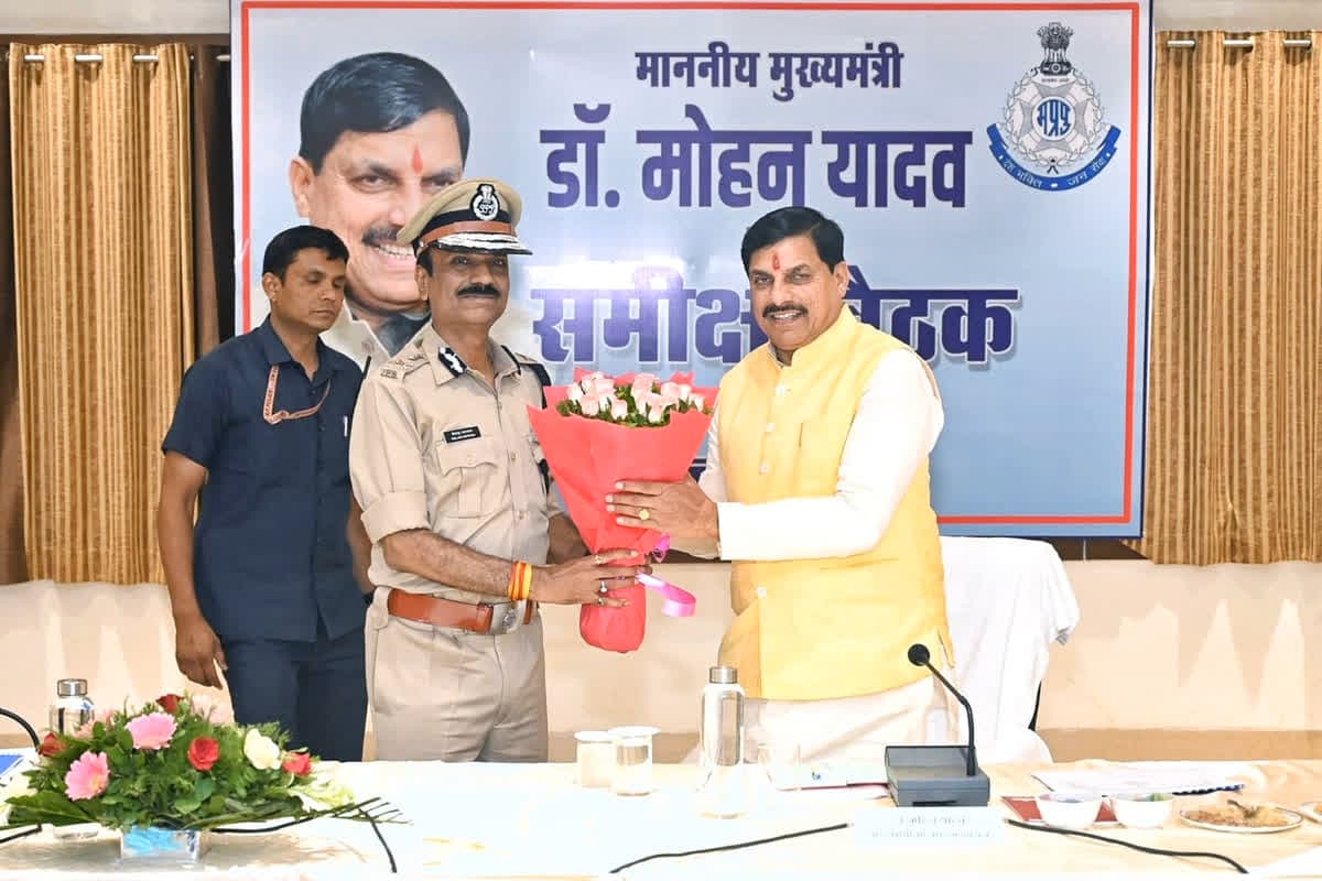 CM Mohan Yadav Meeting: “हर जिले को बनाना है आदर्श” एमपी में कानून-व्यवस्था पर CM डॉ. मोहन यादव का सख्त निर्देश