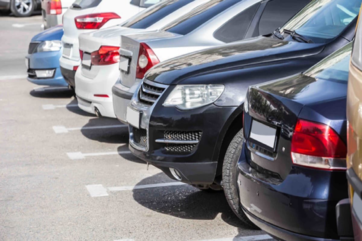 Car Parking Charges: घर के बाहर कार पार्क करना पड़ेगा महंगा, अब देना होगा इतना शुल्क, इस वजह से लिया गया बड़ा फैसला