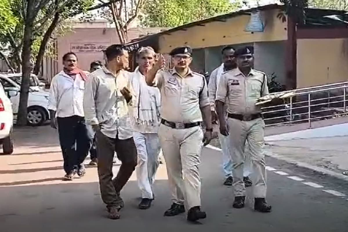Groom Reached Jail: सात फेरे लेने की तैयारी कर रहा था दूल्हा, तभी अचानक आ धमकी प्रेमिका, ससुराल के बजाय पहुंच गया जेल