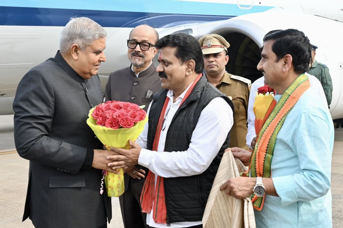 Vice President Jagdeep Dhankhar: उपराष्ट्रपति जगदीप धनखड़ ने की गृहमंत्री विजय शर्मा की जमकर तारीफ.. कहा, ‘मानकर चल रहा मार्च 2026 में नक्सलवाद ख़त्म हो जायेगा”