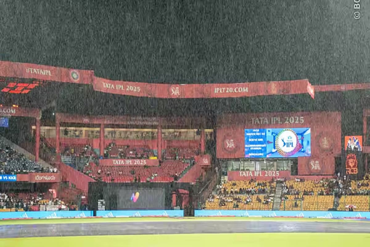 RCB vs KKR: बारिश के कारण रद्द हुआ कोलकाता-बेंगलुरु का मैच, टूर्नामेंट से बाहर हो गई ये टीम, जानें ताजा प्वाइंट्स टेबल