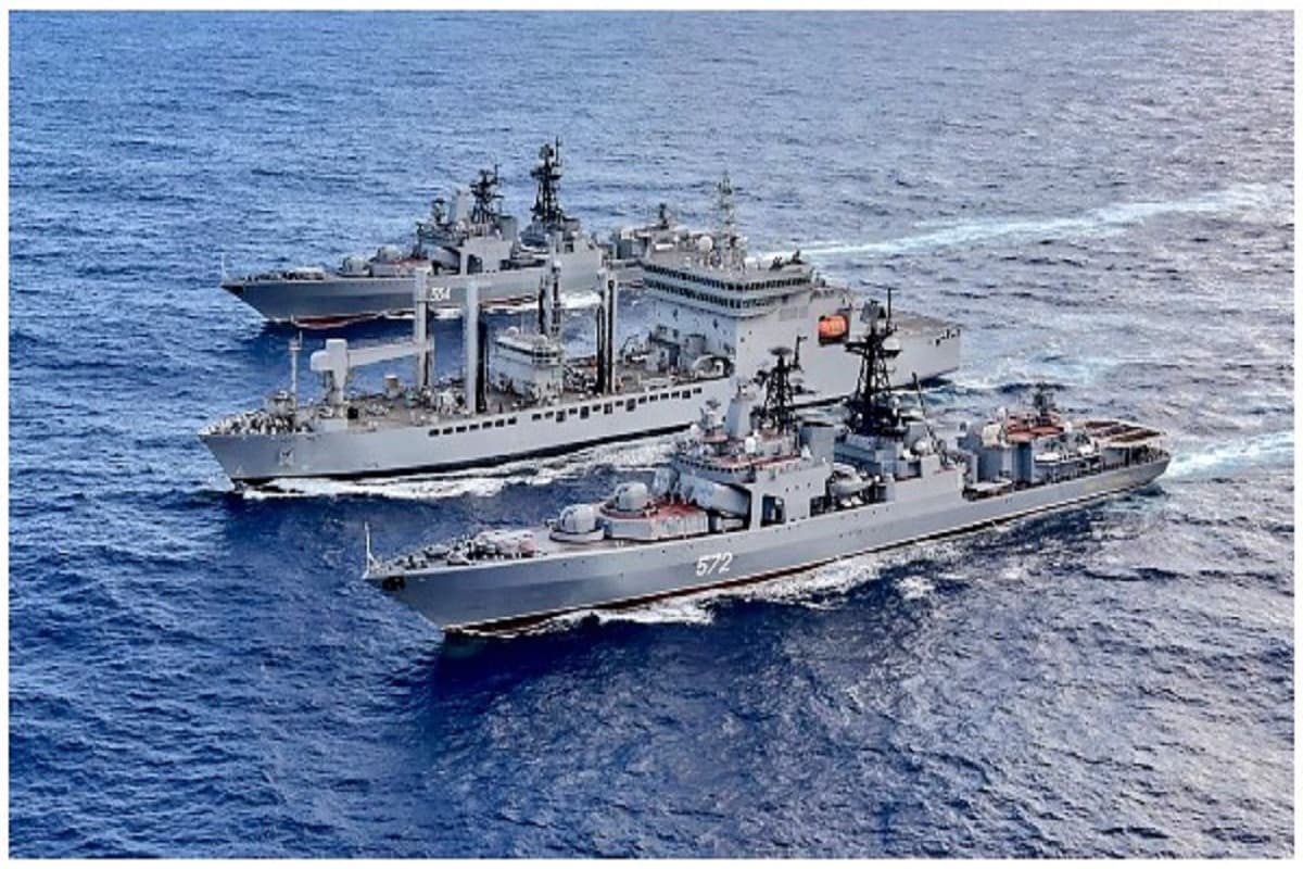 Operation Sindoor: भारतीय नौसेना को छेड़ना पाकिस्तान को पड़ सकता था भारी, ऑपरेशन सिंदूर के दौरान अरब सागर में तैनात थे ये अत्याधुनिक हथियार, मचा सकती थी जमकर तबाही