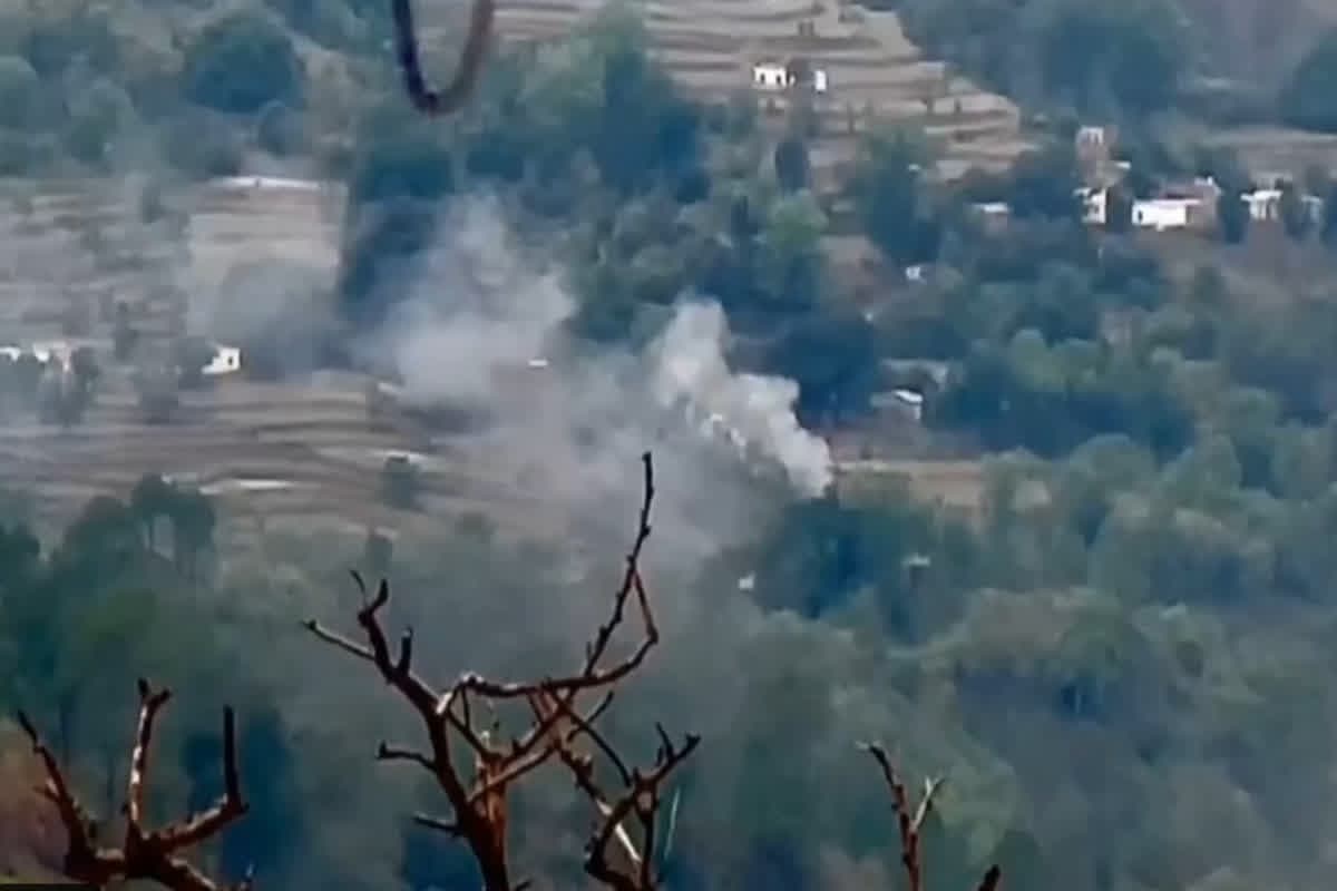 Operation Sindoor Latest Video: मिट्टी में मिला पाकिस्तानी आतंकी लॉन्चपैड्स, भारतीय सेना ने जारी किया ‘ऑपरेशन सिंदूर’ का नया वीडियो