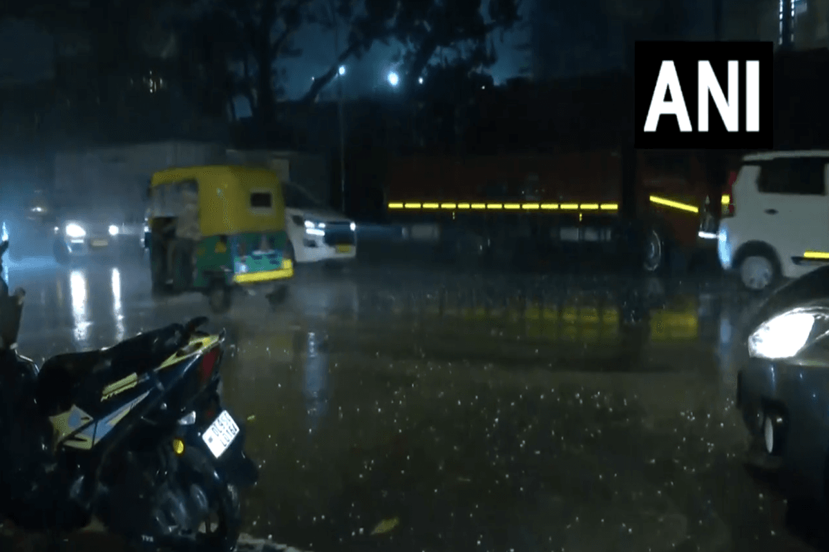 Heavy Rain In Delhi-NCR: राजधानी में अचानक बदला मौसम का मिजाज, तेज आंधी-तूफान और ओलावृष्टि से जनजीवन अस्त-व्यस्त