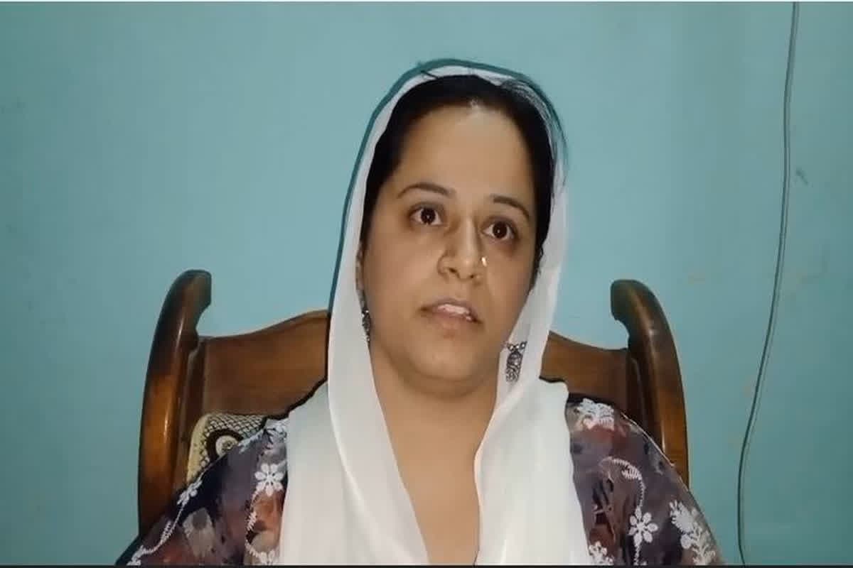 CG News: शादी शुदा मुस्लिम युवक से शिक्षिका ने किया निकाह, हिंदू संगठनों ने काटा बवाल, महिला ने कहा ‘SP कार्यालय के सामने करूंगी आत्मदाह’