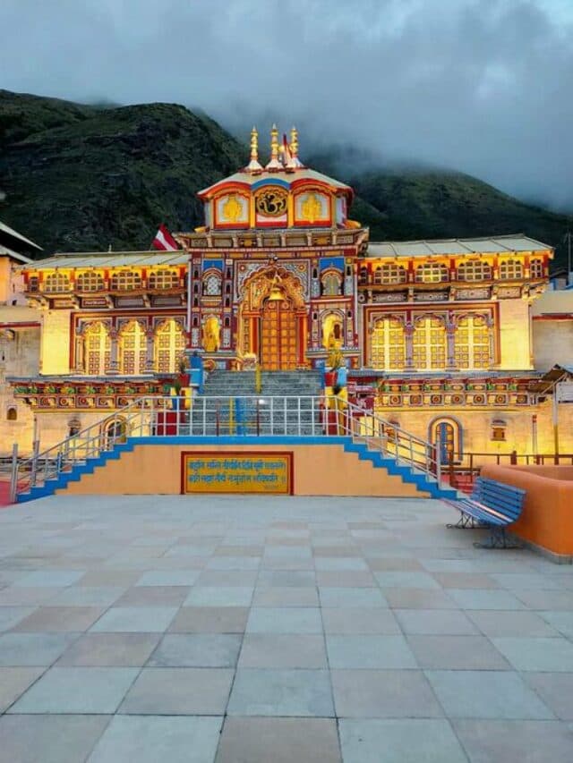 Badrinath Temple Pic: बद्रीनाथ धाम के कपाट खुलने के बाद हजारों श्रद्धालुओं ने किए दर्शन, मनमोहक दृश्य देखकर बन जाएगा आपका दिन