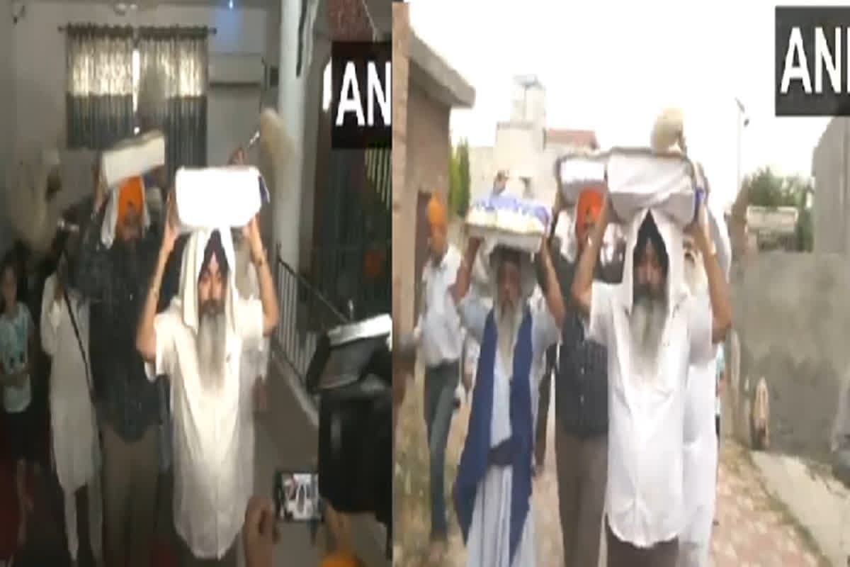 Punjab News: भारत-पाकिस्तान तनाव का अब धार्मिक स्थलों पर असर, दूसरे गुरुद्वारे में शिफ्ट किए गए गुरु ग्रंथ साहिब