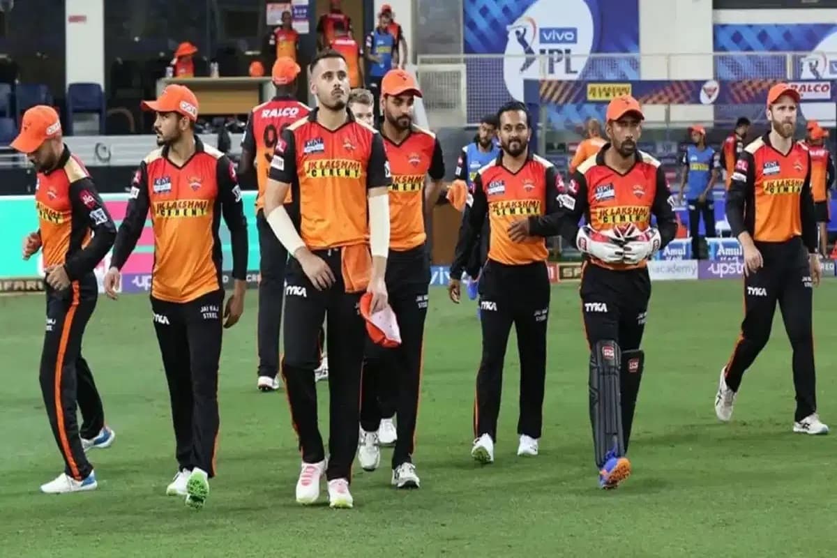 IPL 2025 Latest News: कोरोना से संक्रमित हुए सनराइजर्स हैदराबाद के ये स्टार खिलाड़ी, नहीं खेलेंगे अगला मुकाबला, हेडकोच ने दी जानकारी