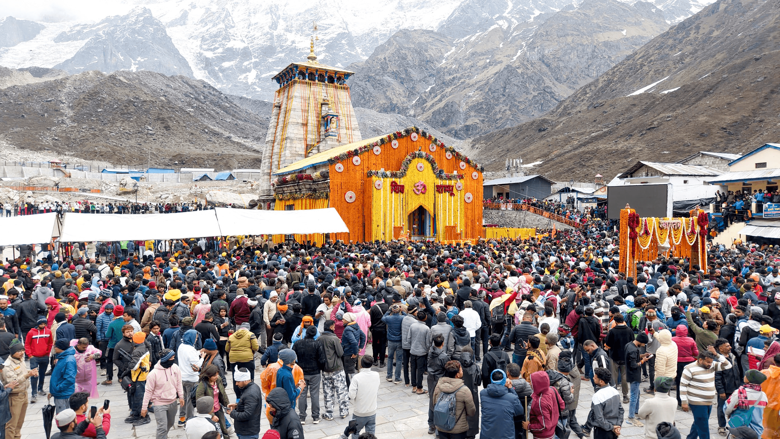 Kedarnath Dham: खुल गए बाबा केदारनाथ धाम के कपाट, मंदिर की मनमोहक तस्वीरें देखकर आप भी हो जाएंगे मंत्रमुग्ध