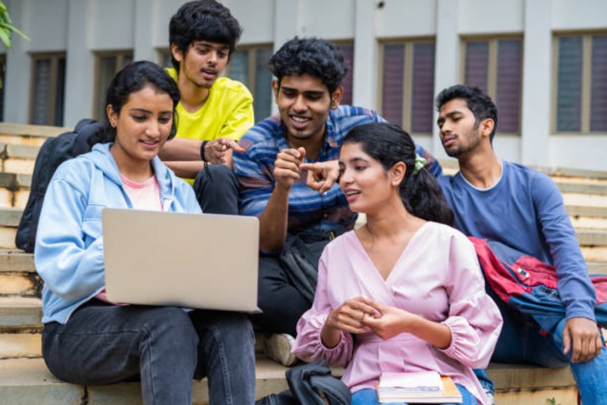 Jiwaji University News: खतरे में छात्रों का भविष्य..! 35 से ज्यादा महाविद्यालयों में बंद होंगे कई कोर्स, इस वजह से लिया बड़ा फैसला