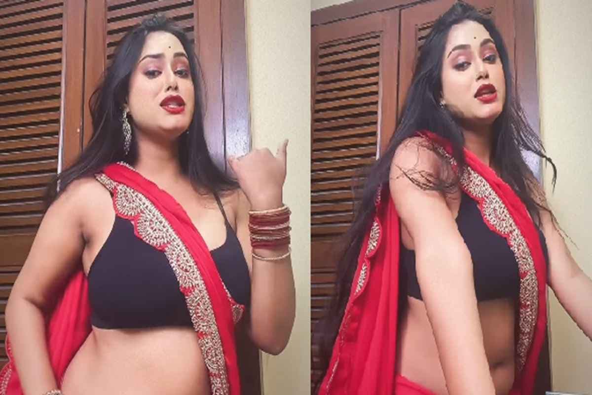 Indian Bhabhi Sexy Video: ब्लैक ब्रा में भाभी ने दिखाई सेक्सी अदाएं, बोल्डनेस देख लट्टू हुए फैंस, वायरल हुआ वीडियो