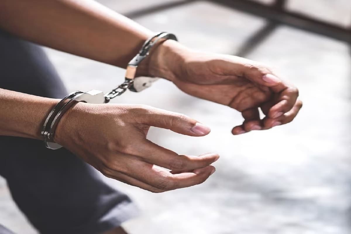 Maharashtra Crime News: शिक्षक ने छात्रा के साथ किया दुष्कर्म, गर्भपात की कोशिश में हुई नाबालिग की मौत, पुलिस ने आरोपी को किया गिरफ्तार