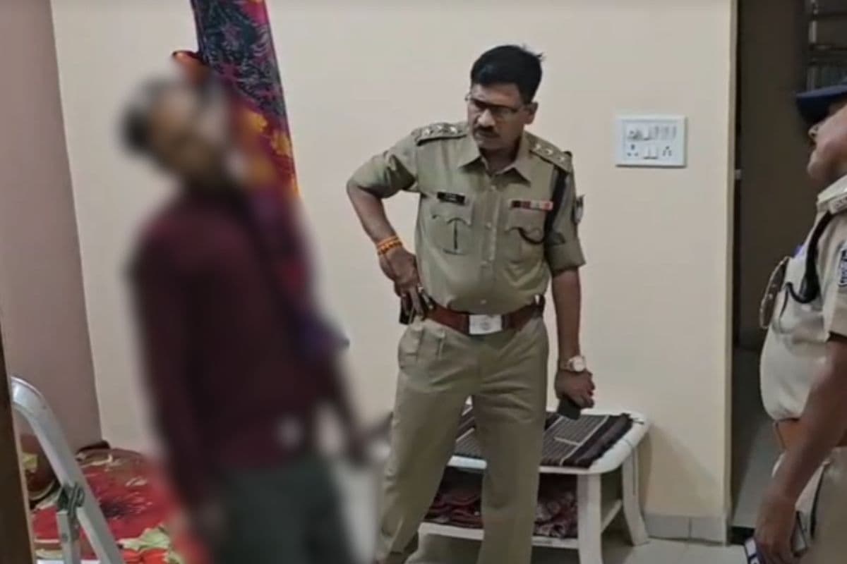 Bank Employee Committed Suicide: “जिंदगी से परेशान हूं, पिता का ध्यान रखना…”, बैंक कर्मचारी ने फांसी लगाकर की आत्महत्या, सुसाइड नोट से खुला दर्दनाक राज