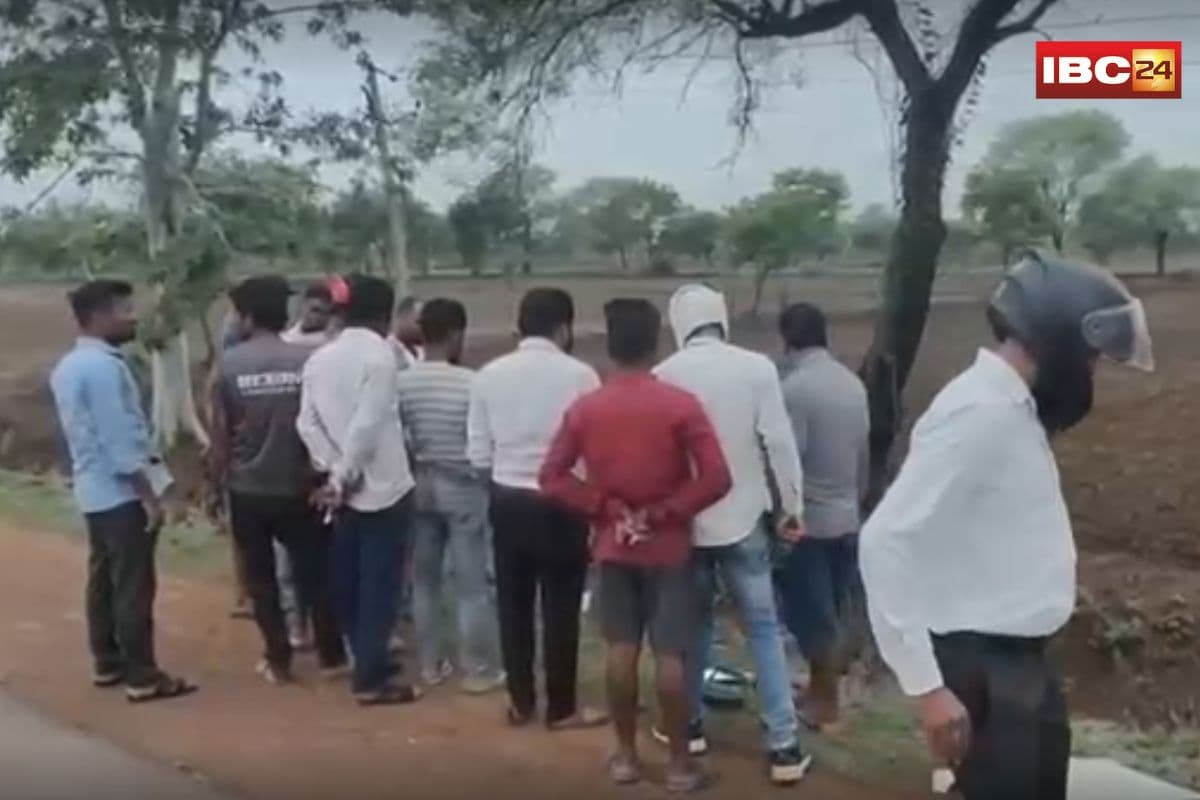 Dhamtari Hit and Run: तेज रफ्तार कार ने ट्रक ड्राइवर को मारी टक्कर, मौके पर मौत, CCTV में कैद हुआ दर्दनाक हादसा