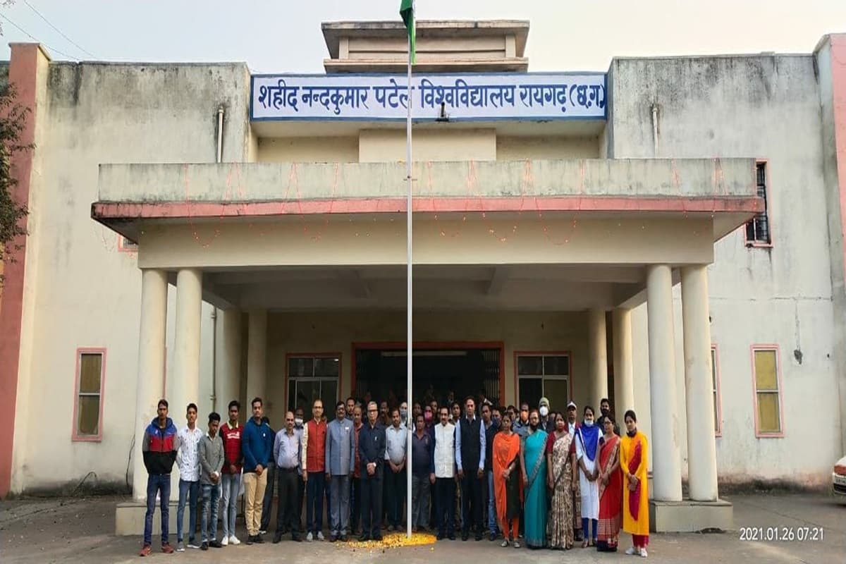 Raigarh University Admission Form 2025: रायगढ़ यूनिवर्सिटी में एडमिशन पाने के लिए कुछ दिन ही शेष, घर बैठे ऐसे करें रजिस्ट्रेशन