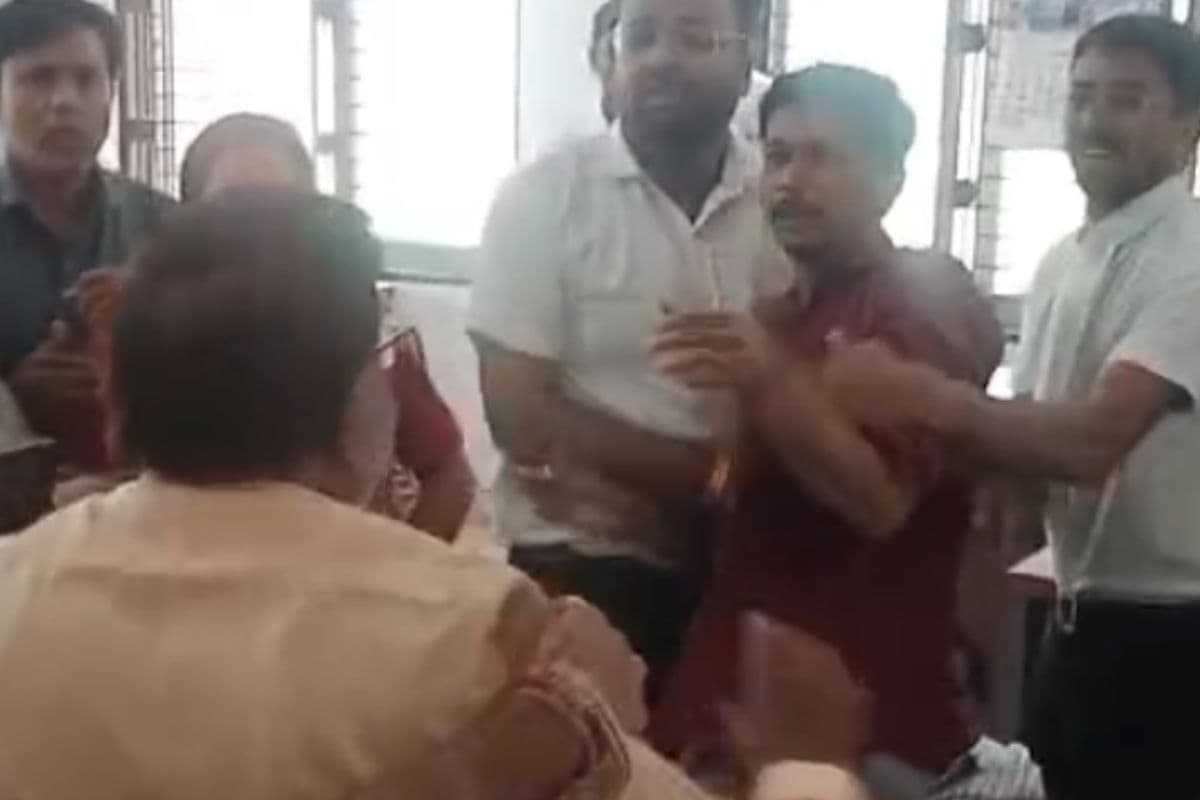 Ratlam Viral Video: कोर्ट बना रणभूमि, SDM ऑफिस में दो पक्षों की जमकर मारपीट, वायरल हुआ हंगामे का वीडियो