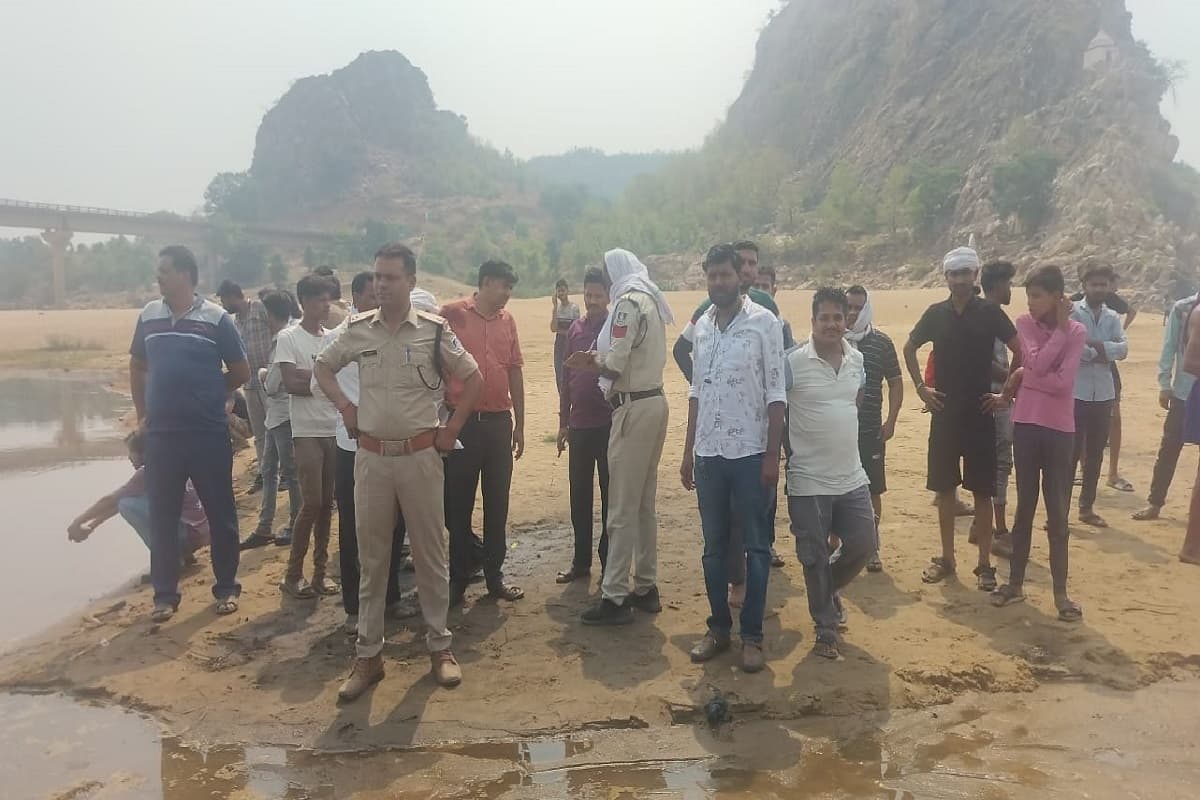 MP News: सोन नदी में नहाने आए दो युवक गहरे पानी में डूबे, गोताखोरों ने शुरू की जांच