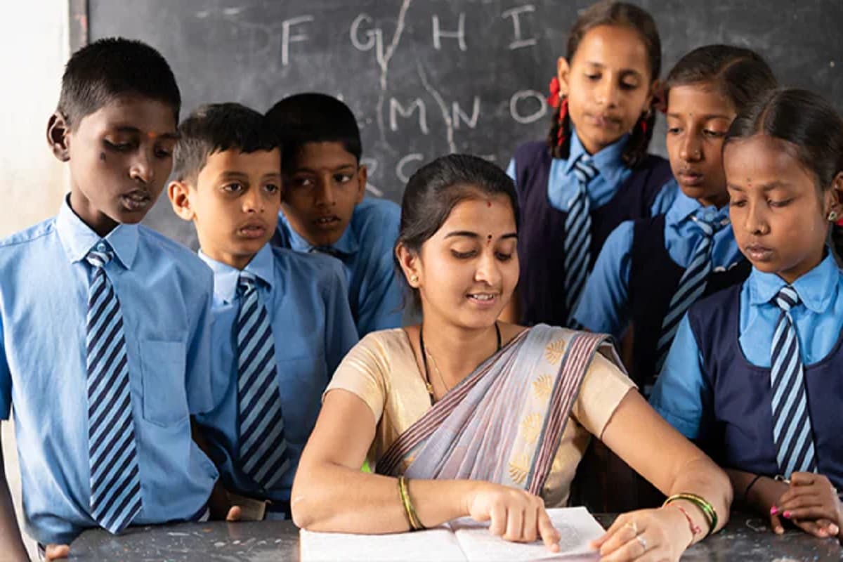 Teacher Bharti Latest News: युवाओं के लिए शानदार अवसर, यहां निकली शिक्षक सहित कई अन्य पदों पर भर्ती, हर महीने मिलेगी इतनी सैलरी