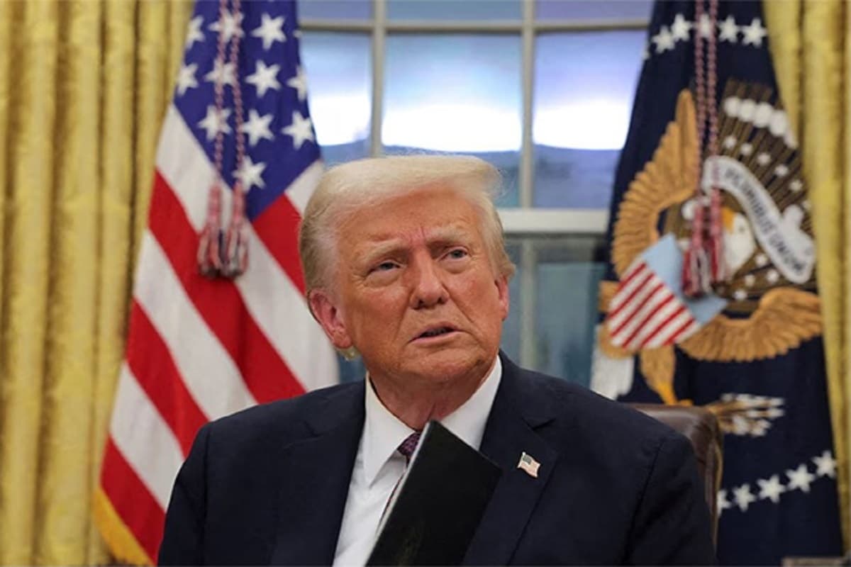 Trump Tariffs: ट्रंप के टैरिफ ऐलान से दहला बाजार! क्या आपके शेयर भी है खतरे में?…