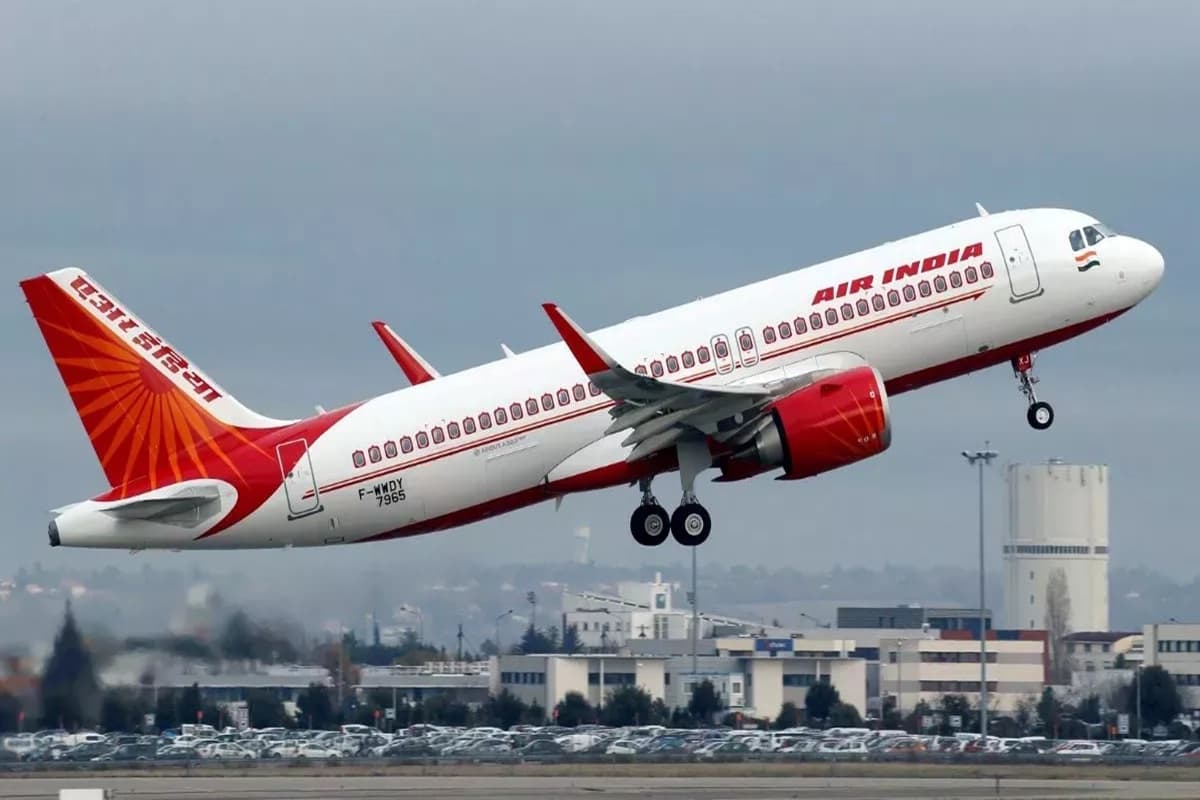 Air India: राजधानी से पुणे के लिए उड़ान भरा था एयर इंडिया का विमान, अचानक टकरा गई पक्षी, फ्लाइट में मचा हड़कंप
