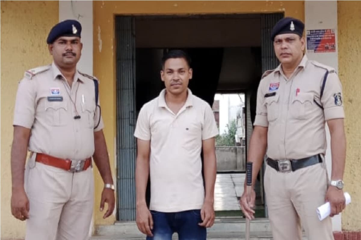 Janjgir-Champa News: फर्जी तरीके से मोबाइल सिम जारी करने वाला आरोपी गिरफ्तार, पुलिस ने जब्त की डिवाइस