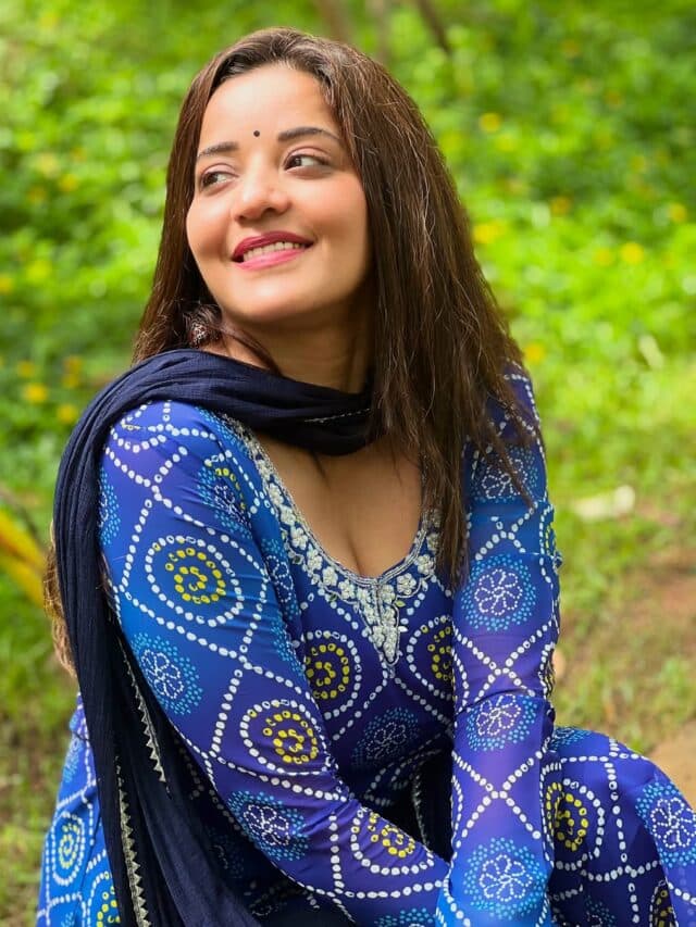 Monalisa Hot Pic: नेचर लवर बनी मोनालिसा.. ब्लू सूट में बिखेरा हुस्न का जलवा, देखें तस्वीरें