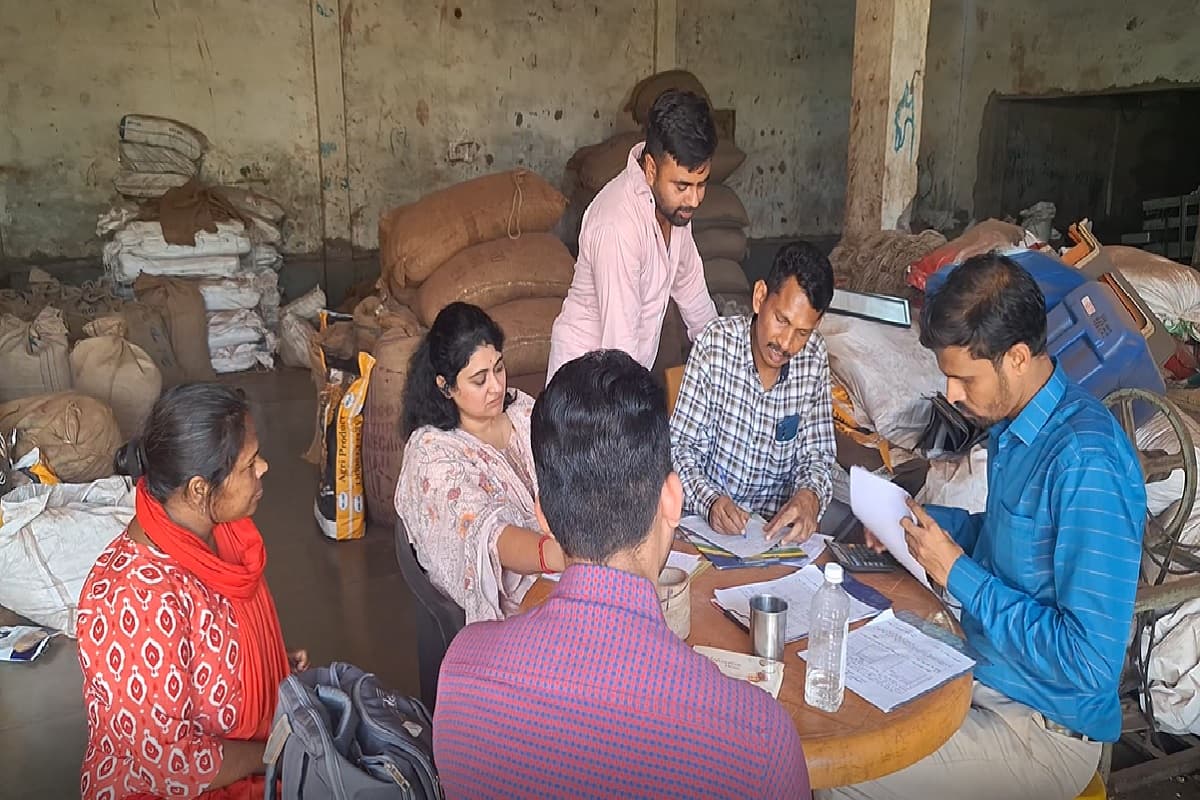 Durg News: फूड सेफ्टी विभाग ने फैक्ट्री में मारा छापा, डेढ़ करोड़ का सामान किया जब्त