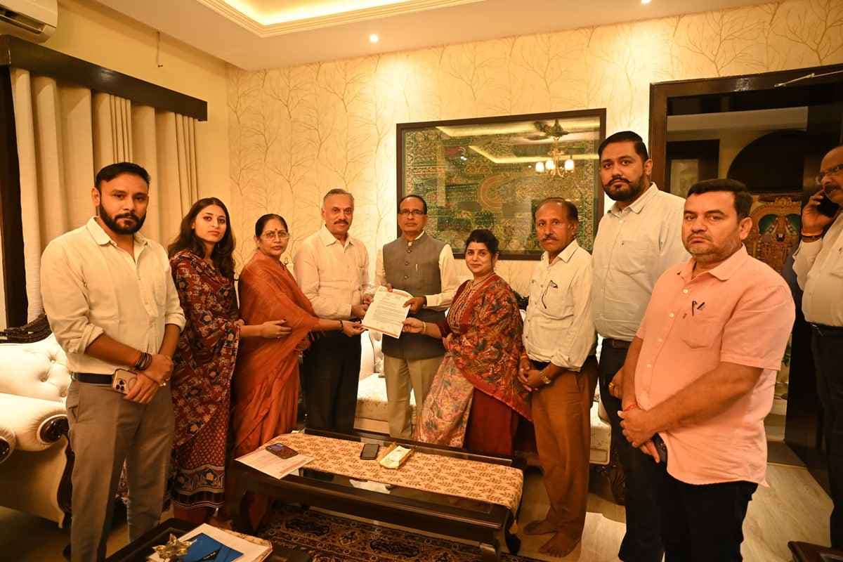 Indore Couple Missing Case: शिलांग पहुंचे सोनम के भाई को मिली धमकी, परिजनों ने केंद्रीय मंत्री शिवराज सिंह चौहान से लगाई मदद की गुहार