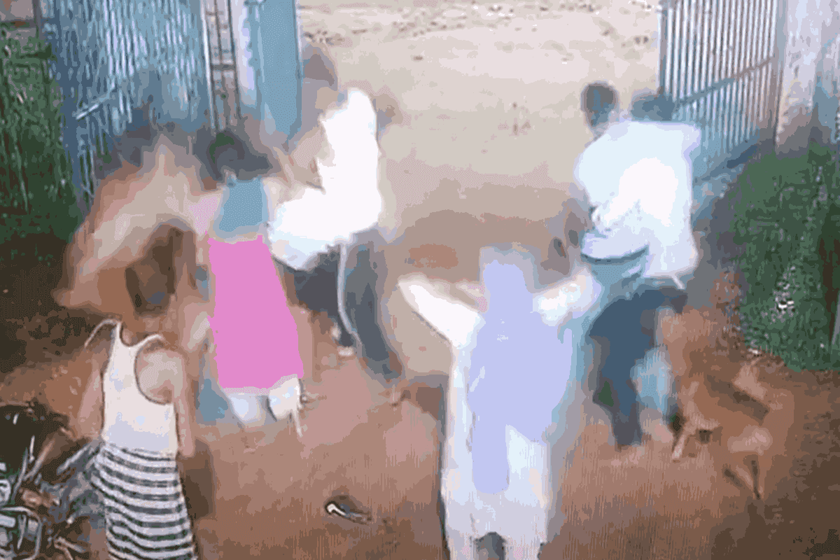 Jashpur Crime News: पुलिस भी सुरक्षित नहीं… थाने में घुसकर की मारपीट, पुलिसकर्मी को पालतू कुत्ते से कटवाया, फिर..