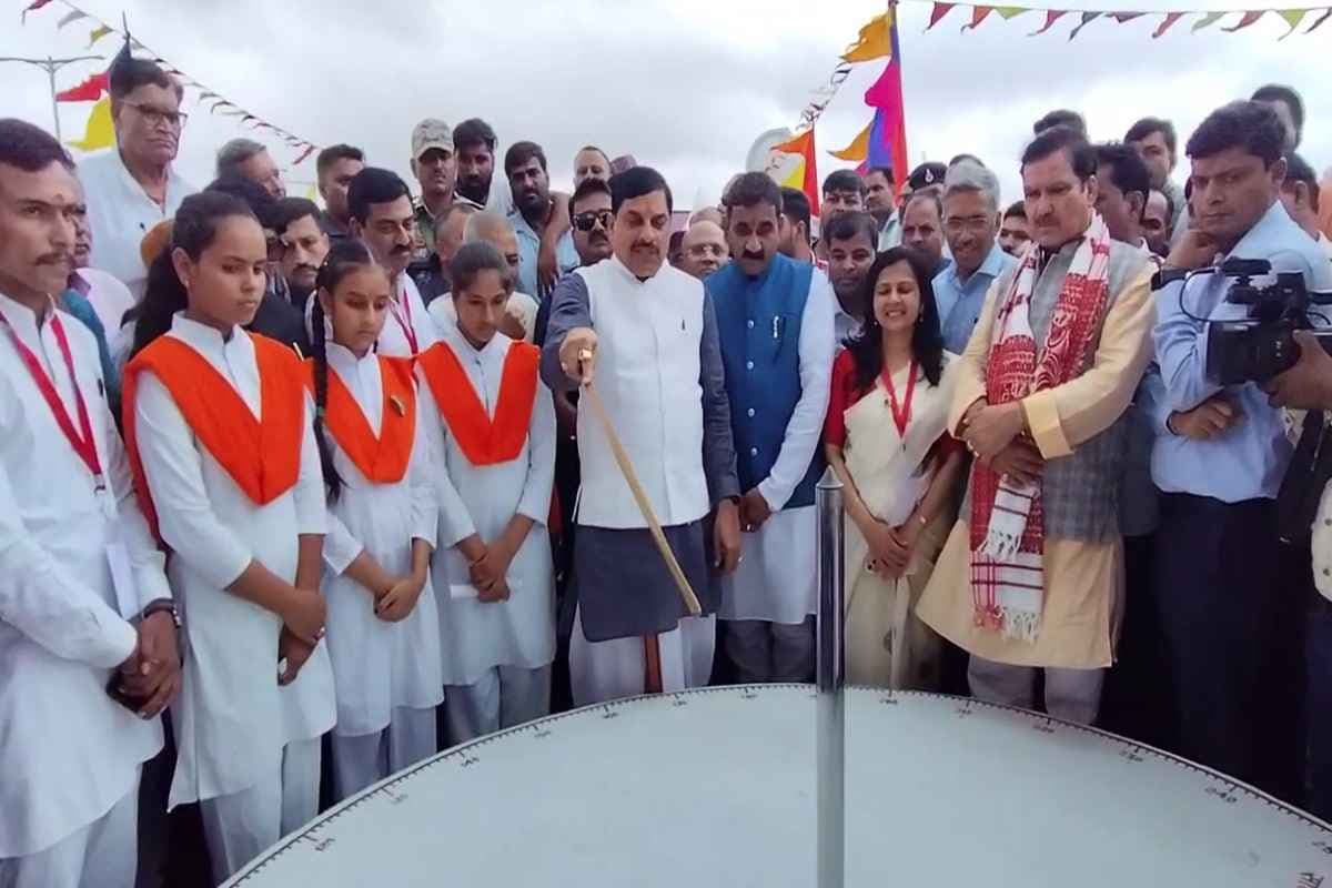 Ujjain News: उज्जैन में घटी अद्भुत खगोलीय घटना.. सीएम मोहन यादव ने भी देखा ये चमत्कार, शंकु यंत्र का बताया महत्व
