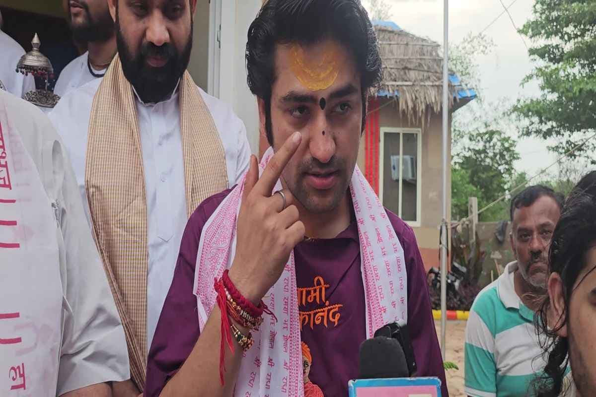 Dhirendra Krishna Shastri: ‘कास्टीज्म नहीं राष्टिजम की राजनीति’.. इस गांव को इस्लामिक स्टेट लिबरेट जोन घोषित करने पर बोले बागेश्वर बाबा