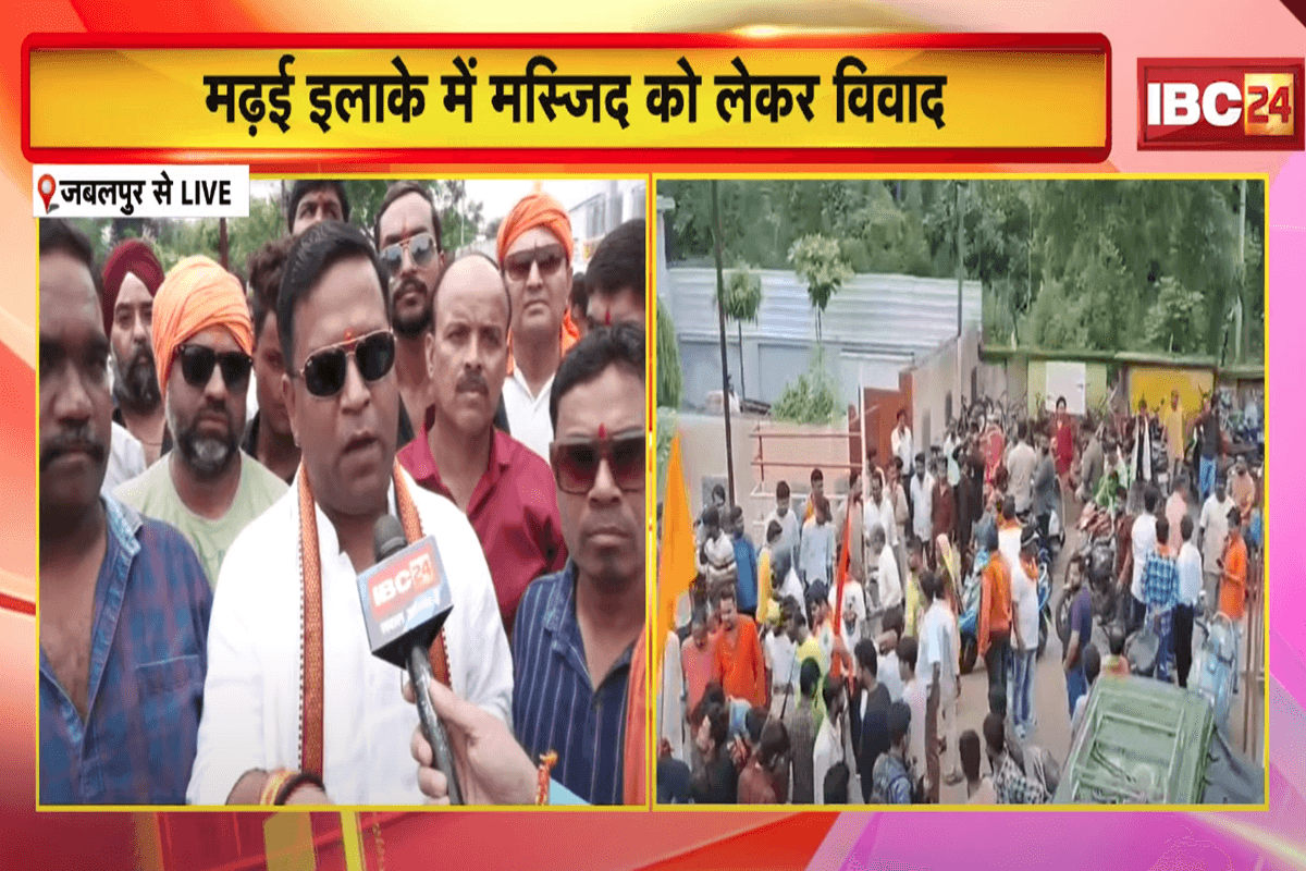 Jabalpur News: मढ़ई मस्जिद विवाद पर विहिप-बजरंग दल का हल्ला बोल, पुलिस से झड़प, वॉटर कैनन भी नहीं रोक सके उग्र कार्यकर्ता, प्रशासन की अर्थी तक निकाली