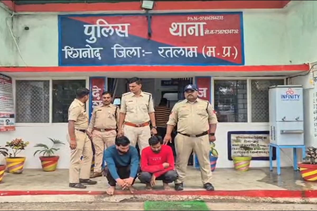 MP News: सायरन की आवाज के साथ तेजी से दौड़ रहा था एंबुलेंस, पुलिस ने रोककर खोला दरवाजा तो उड़े होश, मिला ये खतरनाक सामान