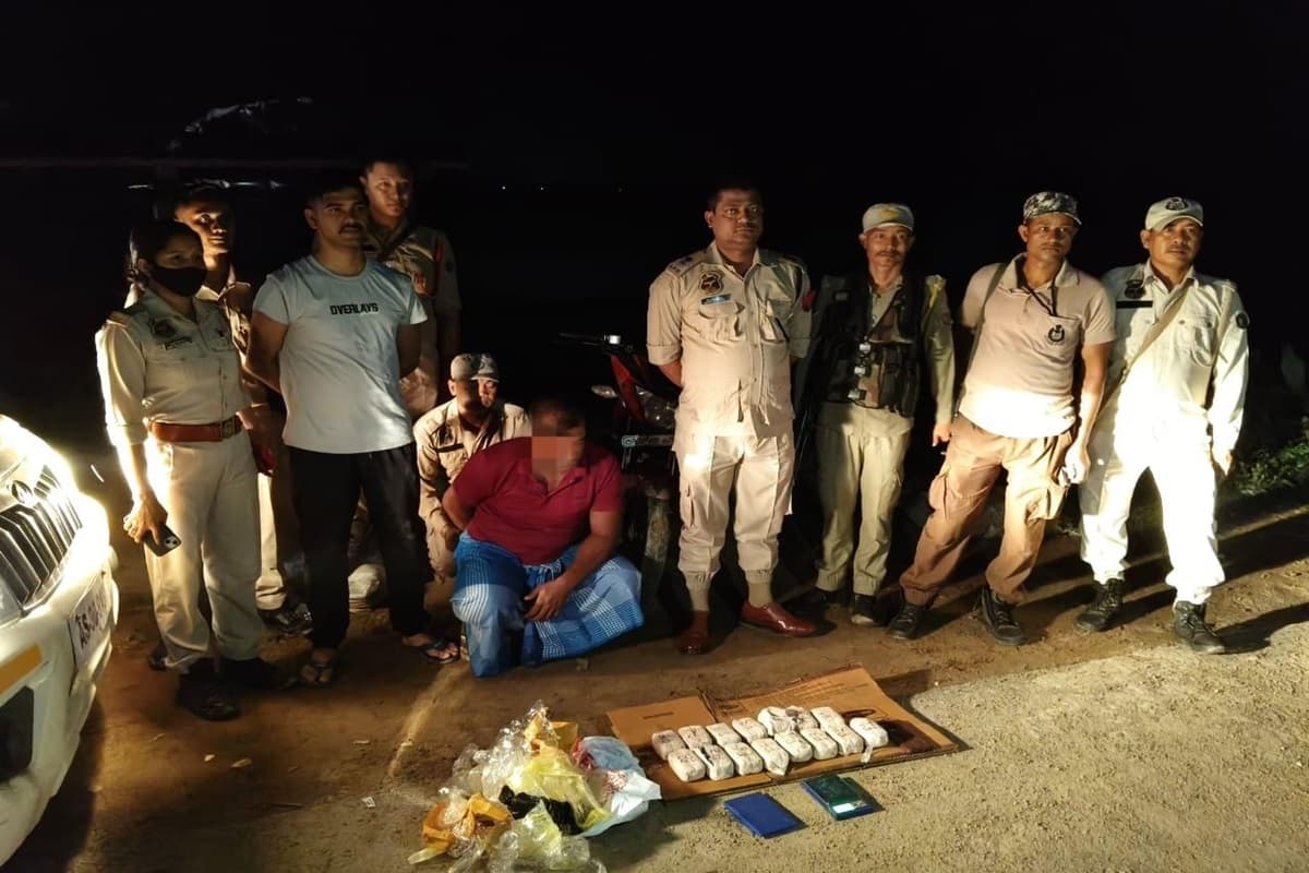 Assam Crime News: पुलिस ने मादक पदार्थ के साथ तीन तस्करों को किया गिरफ्तार, सीएम ने ट्वीट कर दी जानकारी