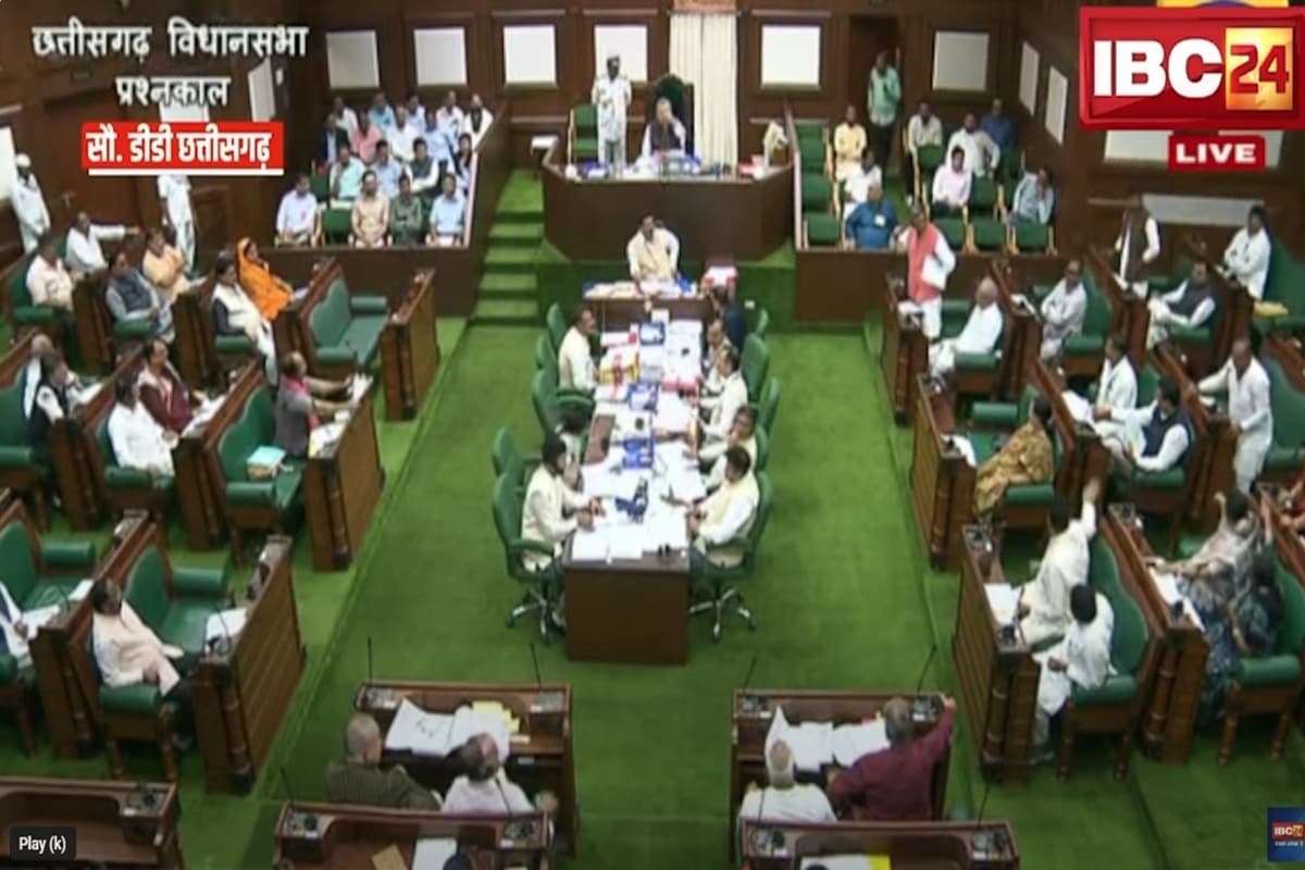 CG Vidhan Sabha News: विधानसभा में उत्कृष्ट प्रदर्शन करने वाले विधायकों और पत्रकारों का सम्मान, भावना बोहरा और लखेश्वर बघेल बने उत्कृष्ट विधायक