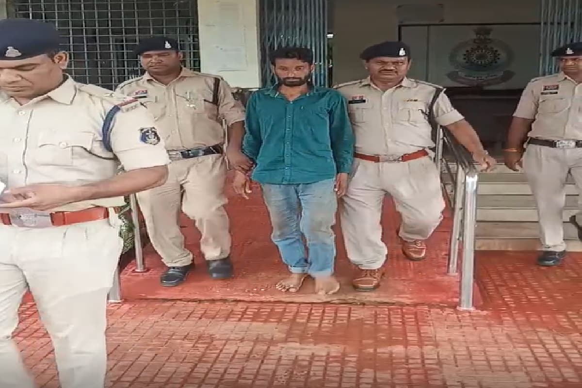 Durg Crime News: पुलिस ने सुलझाई अधेड़ महिला के हत्या की गुत्थी, प्रेमी ने दिया था वारदात को अंजाम, वजह है हैरान करने वाली