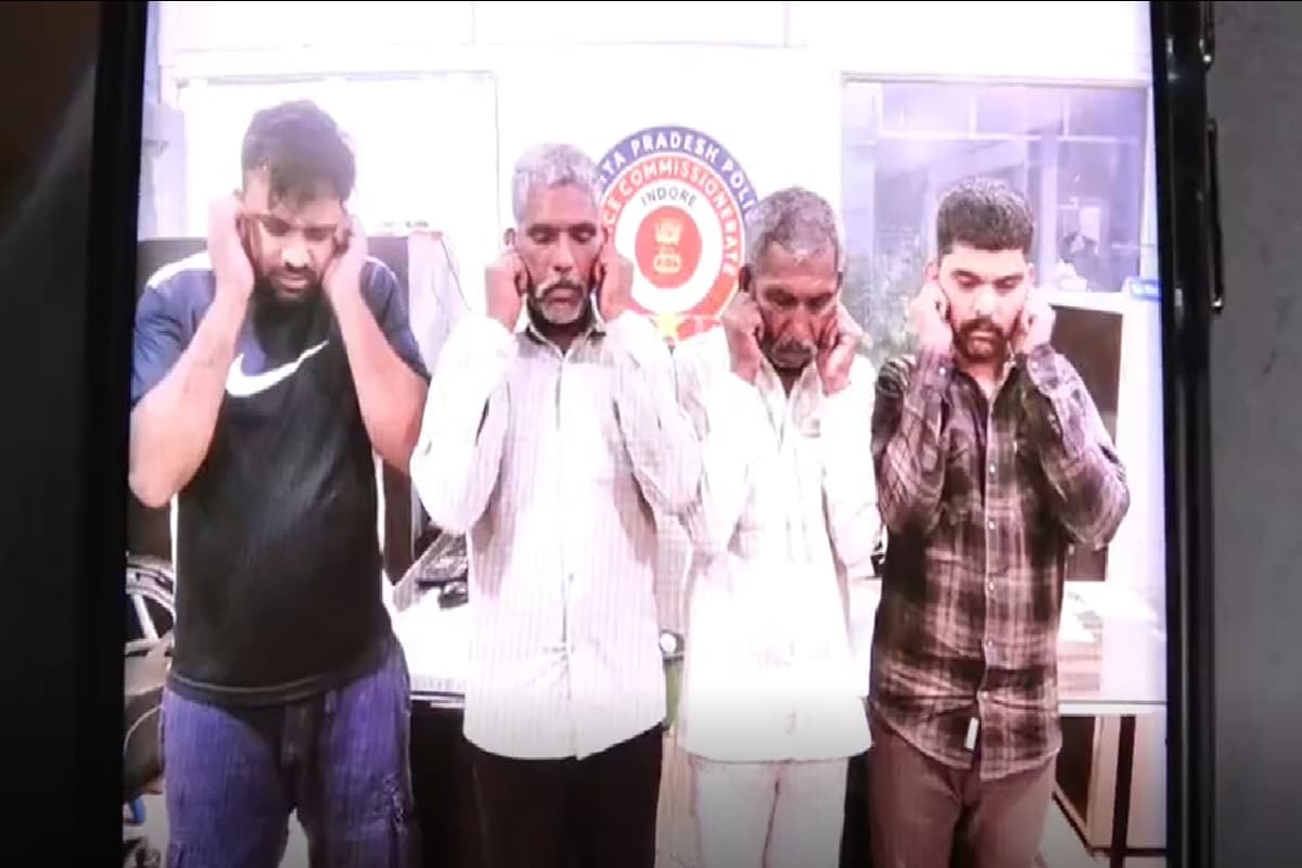 Indore Crime News: सब इंस्पेक्टर की सरेआम पिटाई करने वाले चार गिरफ्तार, माफी मांगते नजर आए आरोपी