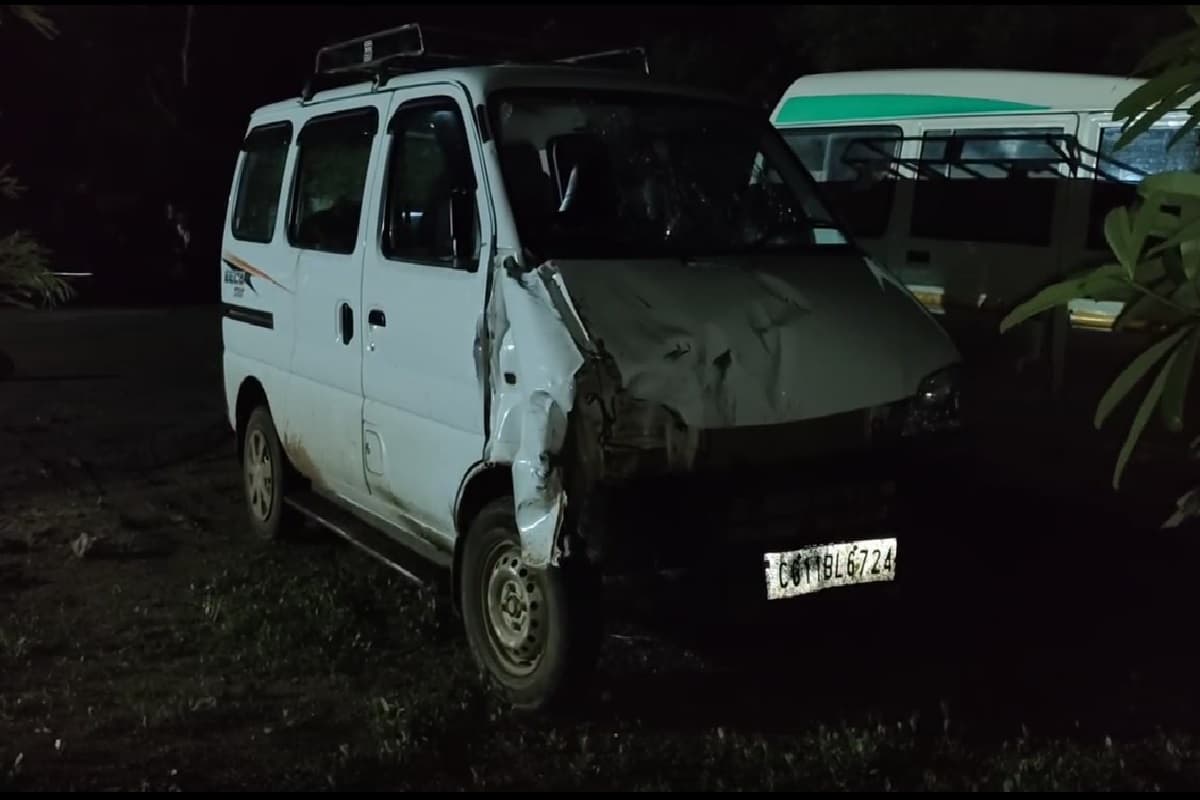 Janjgir-Champa Road Accident News: तेज रफ़्तार वैन ने 6 लोगों को कुचला, गंभीर रूप से घायलों को ले जाया गया इलाज के लिए