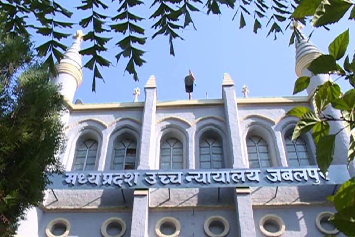 Jabalpur Doctor Murder Case: डॉक्टर की हत्या करने वाली प्रोफेसर पत्नी को हाईकोर्ट ने दिया बड़ा झटका, उम्रकैद की सजा को रखा बरकरार