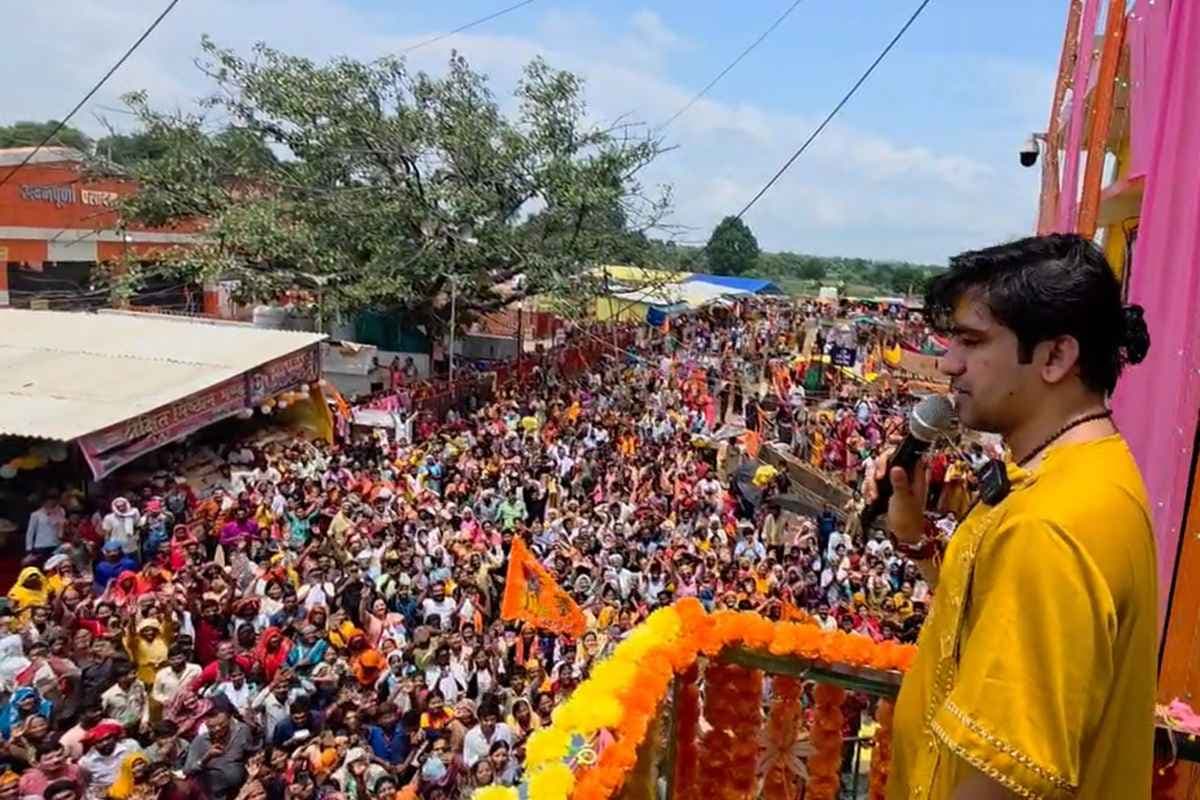 Happy Birthday Dhirendra Krishna Shashtri: बागेश्वर महाराज के जन्मदिन पर उमड़ा भक्तों का जनसैलाब, देश-विदेश से लाखों की संख्या में पहुंचे श्रद्धालु