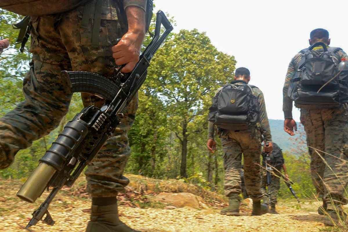 Pakhanjur Naxal News: BSF जवानों को मिली बड़ी सफलता.. मीनड़ी के जंगल से इतने नक्सलियों को हथियार समेत किया गिरफ्तार