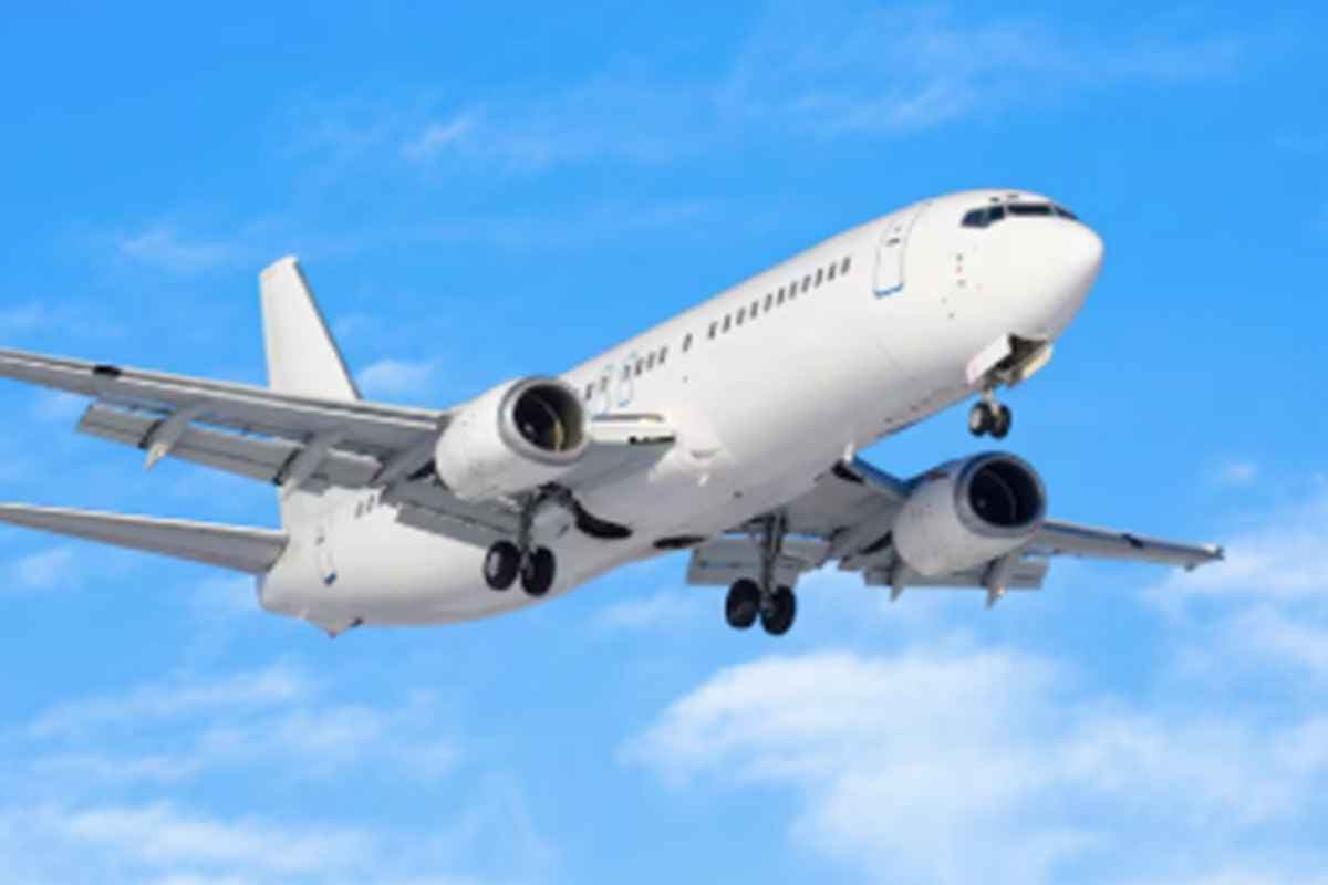 Plane Wing Broke: बड़ा हादसा टला… हजारों फीट की ऊंचाई से टूटकर गिरा विमान का विंग, बाल-बाल बचे लोग