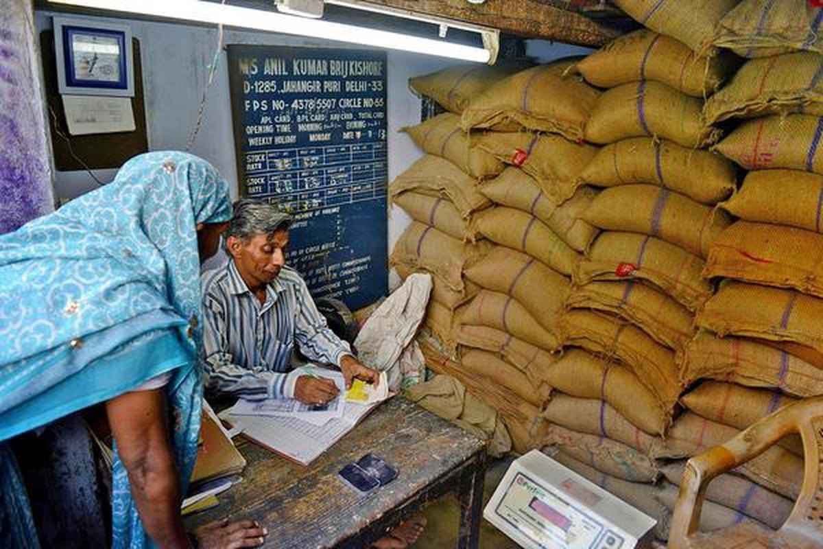 Ration Card Latest News: राशन कार्ड धारकों को बड़ी राहत.. अब इस तारीख तक होगा राशन वितरण, सरकार ने बढ़ाई समय सीमा
