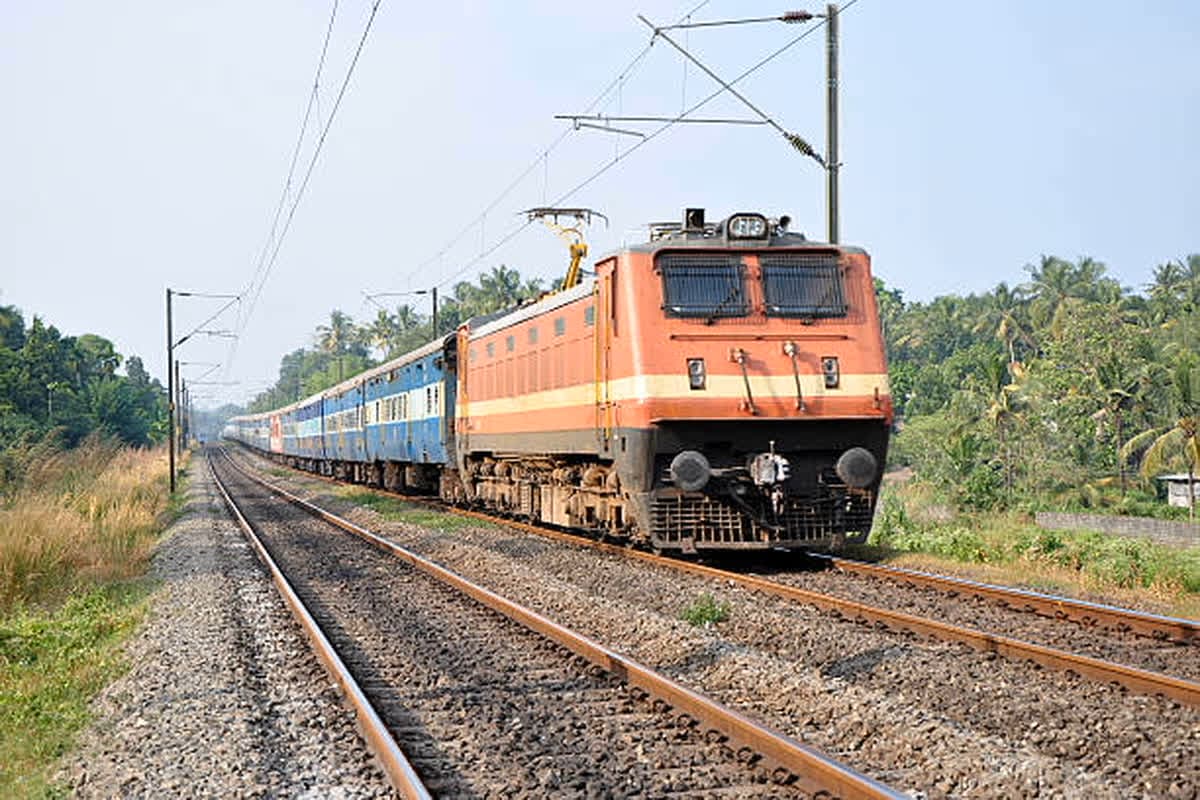 Sawan Special Train: बाबा धाम जाने वाले श्रद्धालुओं को रेलवे की सौगात.. दुर्ग से पटना के बीच चलेगी स्पेशल ट्रेन, यहां देखें शेड्यूल
