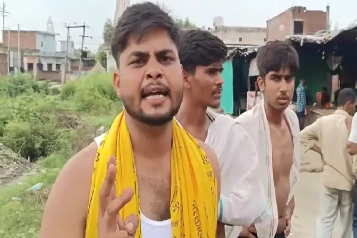 Viral Video: कांवड़ियों ने खाने में अंडे की ग्रेवी मिलाने का लगाया आरोप, किया जमकर हंगामा, जांच में सामने आया चौंकाने वाला सच