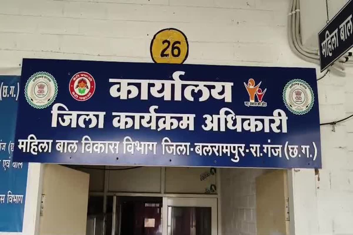 Balrampur News: छत्तीसगढ़ में फर्जी दस्तावेज के आधार पर नौकरी कर रही थी चार महिलाएं, पुलिस ने दर्ज की FIR