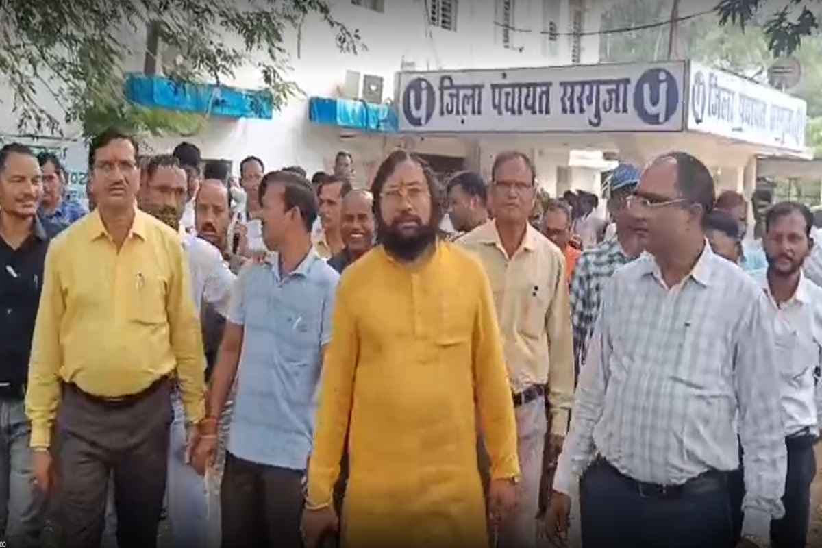 Ambikapur News: रक्षाबंधन से पहले भी नहीं मिला वेतन, नाराज पंचायत सचिवों का फूटा गुस्सा, अधिकारीयों से कह दी ये बड़ी बात