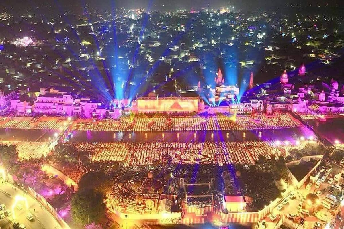 Ayodhya Deepotsav 2025: अयोध्या में एक बार फिर विश्व रिकॉर्ड बनाने की तैयारी, 32 हजार वालंटियर बिछायेंगे 28 लाख दीप, निकलेगी शानदार झांकियां